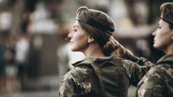 Права мужчин и женщин в украинской армии окончательно уравняли
