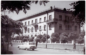 История одного здания на центральном проспекте (фото)