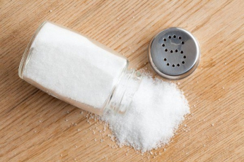 Чотири ознаки надлишкової кількості солі в організмі