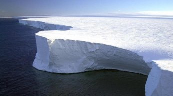 В Антарктиде появится аэропорт на леднике