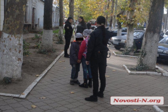 Полураздетая 10-летняя девочка бежала по Николаеву от издевательств отца (фото)