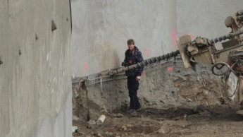 Житель Мелитополя сломал и затопил Пражское метро