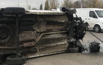 В Киеве авто влетело в пост полиции (фото)