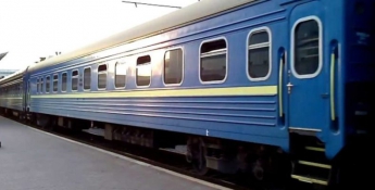 В поезде “Киев-Запорожье” хулиганы разбили окна