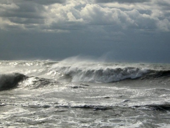 На побережье Азовского моря объявлено штормовое предупреждение