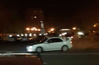 В Мелитополе водитель демонстрировал экстремальные трюки на центральном проспекте (видео)