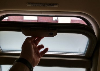 Мелитополец через окно поезда обокрал харьковских студентов
