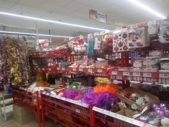В Мелитополе начали продавать новогодние елки (фото)