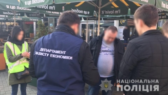 В Киеве задержали группу чиновников, обирающих парковочный бизнес