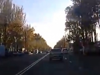 Гонщик за рулем полицейского авто возмутил горожан (видео)