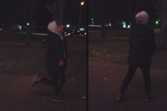 В Запорожье юная наркоманка устроила "танцы" посреди улицы (ВИДЕО)