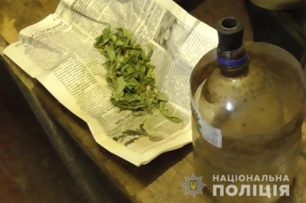 В Приазовском районе местный житель организовал наркоманский притон (фото)