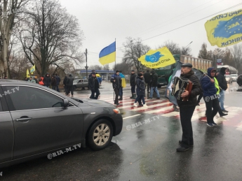 Северный въезд в Мелитополь заблокирован - евробляхеры бастуют под гармошку (видео)