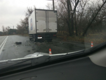 В Запорожье в ДТП попал грузовик "АТБ" (фото)