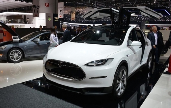 В "черную пятницу" из салона в Киеве угнали Tesla Model X - СМИ