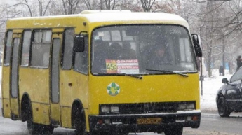 В Киеве маршрутка "протащила" женщину по асфальту