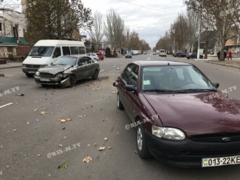 В Мелитополе на проспекте в ДТП разбились два авто (фото)