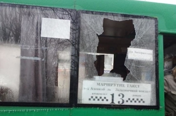 В Бердянске пассажирский автобус остался без стекла (фото)