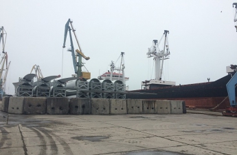 Из-за блокады Азова ситуация в Бердянском порту близка к критической