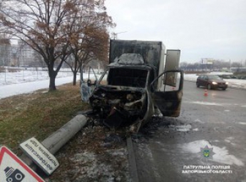 На Набережной в Запорожье после ДТП загорелся грузовик (Фото)