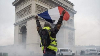 Баррикады в Париже: что нужно знать о протестах 