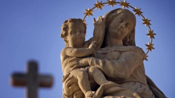 В Аргентине статуя Девы Марии снова заплакала кровью (фото)