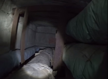 Мелитопольские диггеры в подземном туннеле встретили человека (видео)