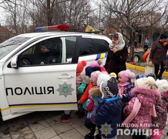 Мелитопольские полицейские приехали в детсад (фото)