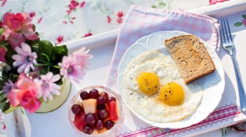 Что приготовить на завтрак: необычные рецепты омлета