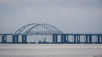 Захват украинских моряков: ФСБ утверждает, что закрывала Керченский пролив из-за угрозы мосту