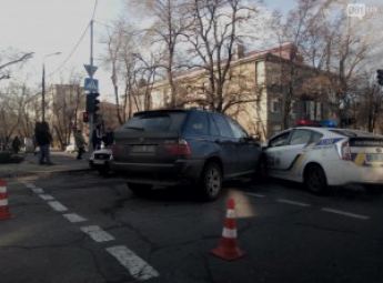Опубликовано видео момента столкновения BMW X5 на еврономерах с патрульным авто