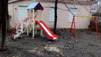 Где в старой части Мелитополя установили детскую площадку (фото)