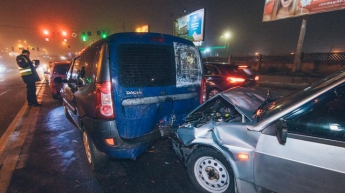 В Киеве четыре автомобиля одновременно попали в жуткое ДТП (фото)