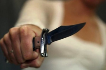Запорожье терроризирует женщина с ножом