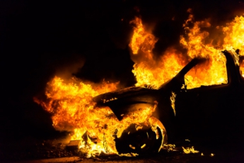 По неизвестным причинам в Мелитополе сгорела иномарка