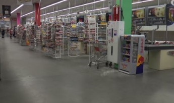 В Хмельницком сотрудница супермаркета приняла роды у покупателя (видео)