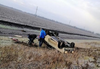 На трассе Мелитополь-Бердянск перевернулся автомобиль (фото)