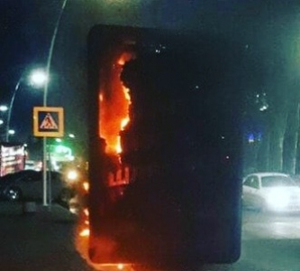 В Мелитополе по неизвестной причине загорелся ситилайт (фото)