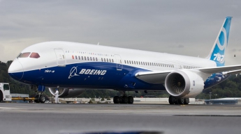 Крупнейший в мире лайнер “Boeing 787 Dreamliner” экстренно приземлился в Москве