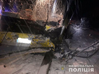 Во Львовской области легковушка влетела в автобус: погибли четыре человека