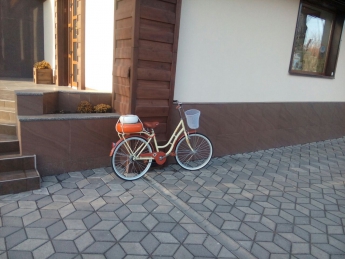 Винтажный велосипед украсил центральный проспект в Мелитополе (фото)
