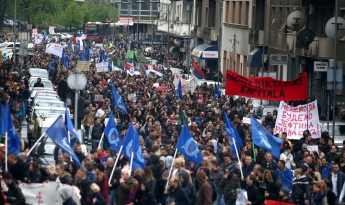 В Сербии прошли многотысячные протесты против президента Вучича