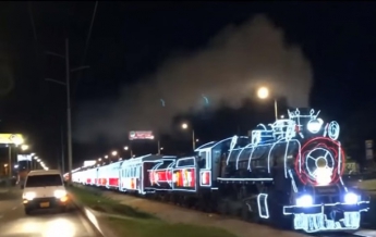 В Колумбии запустили рождественский поезд (видео)