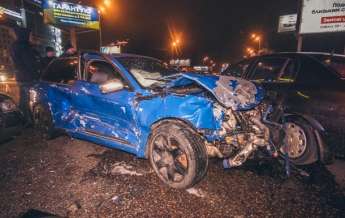В Киеве водитель такси разбил четыре авто (видео)