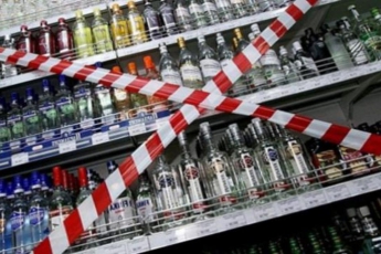 Полиция и военные проверяют "табу на алкоголь" в торговых точках