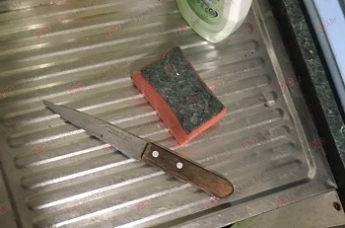 Ножом по горлу: в Бердянске два собутыльника выясняли отношения (фото)