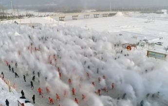 Снег из кипятка: в Китае прошел массовый флешмоб