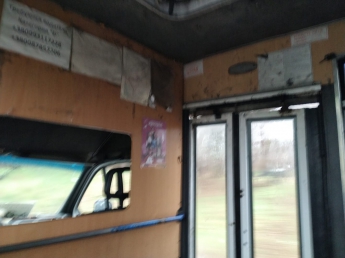 Лужи на сидениях: запорожцы жалуются на ужасные автобусы (Фото)