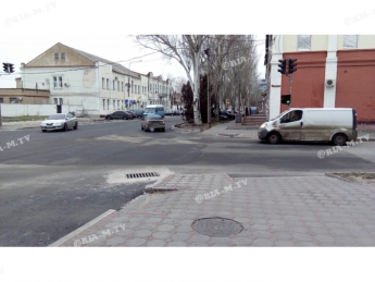 Опасный перекресток в Мелитополе остался без светофоров (фото)