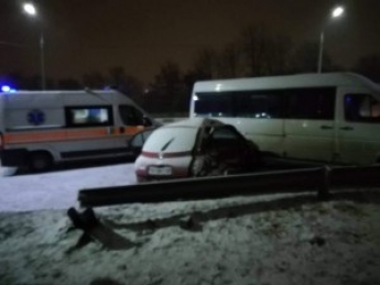 В ДТП с запорожской маршруткой и легковым авто погиб ребенок (Фото)